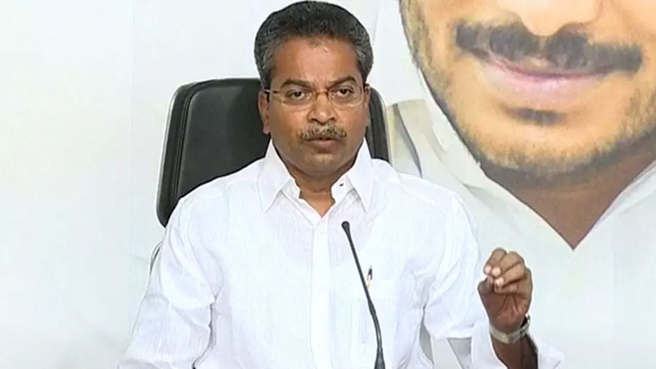 YCP MLA: సమస్యలపై ప్రశ్నించగా.. ఛీత్కరించుకుంటూ వెళ్లిపోయిన ఎమ్మెల్యే వసంత