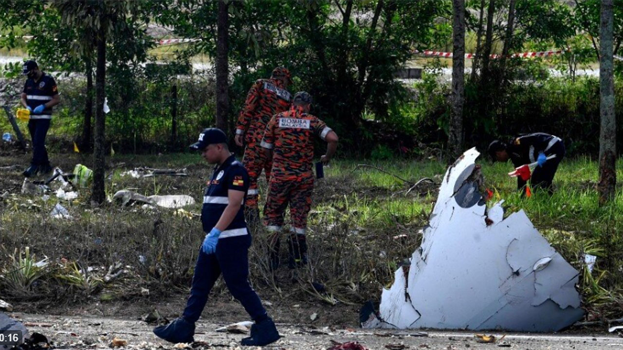 Plane Crash : మలేసియాలో విమాన ప్రమాదం.. 10 మంది మృతి..