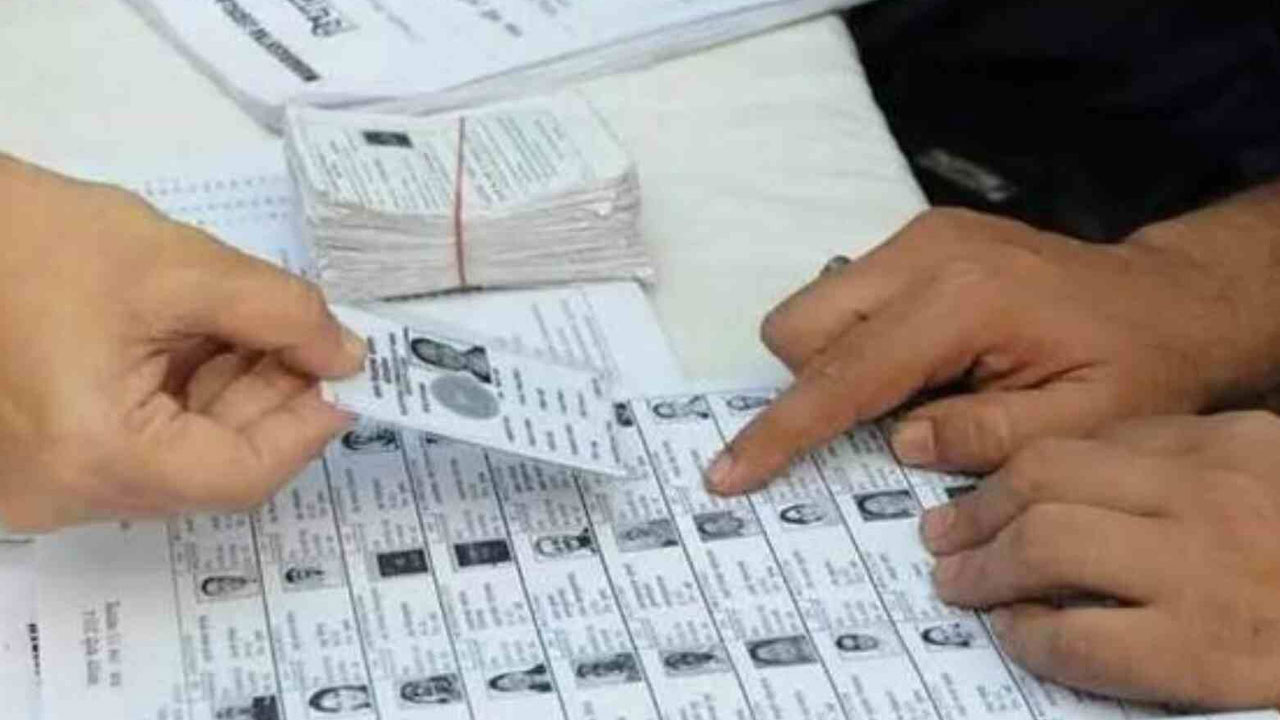 Bogus votes: తోపుదుర్తిలో బోగస్ ఓట్లు.. తొలగించొద్దంటూ ఎమ్మెల్యే ఒత్తిడి