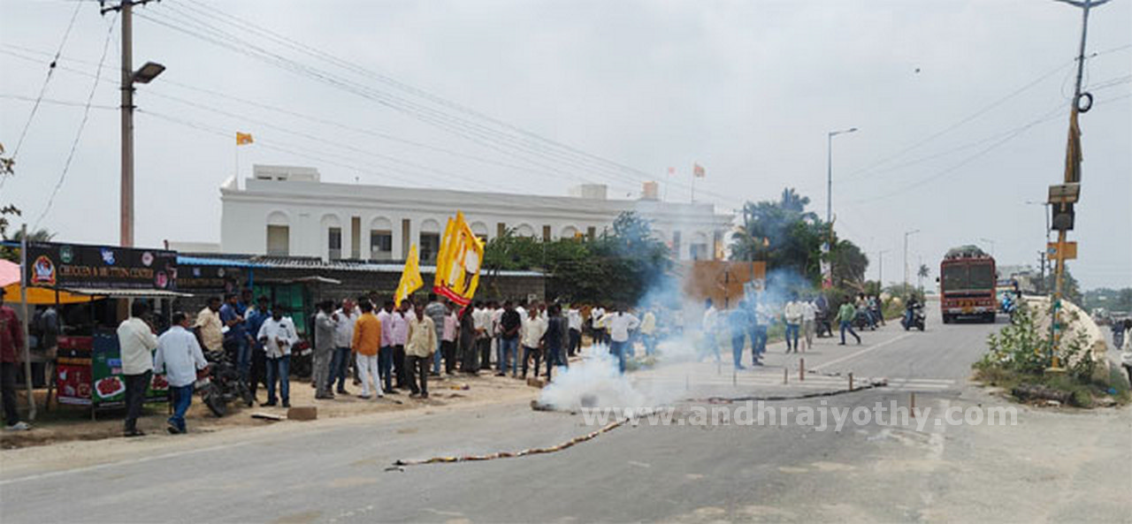 టీడీపీ శ్రేణుల సంబరాలు