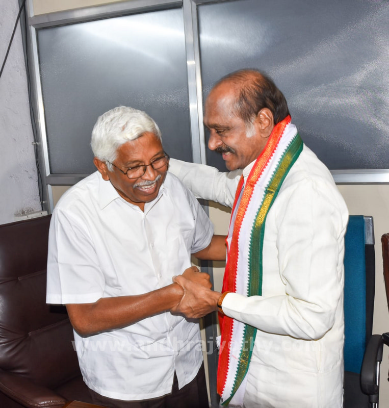 కలిసి పనిచేస్తాం