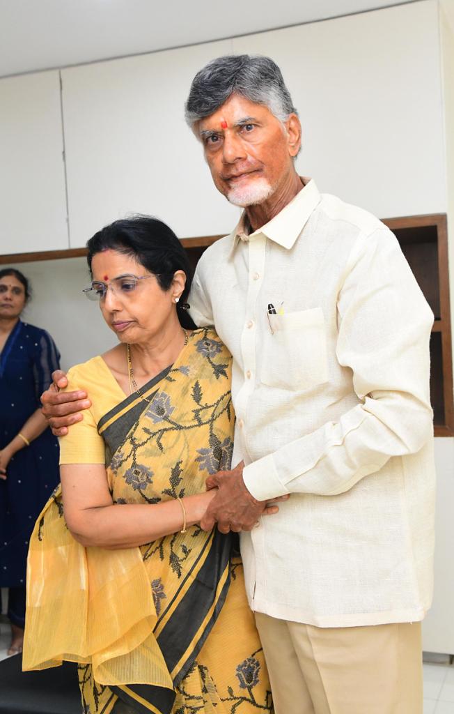 Chandrababu : ఉండవల్లిలోని నివాసానికి చంద్రబాబు చేరుకున్నాక ఉద్విగ్నభరిత వాతావరణం