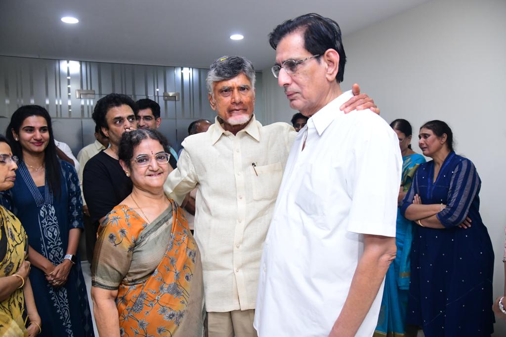 Chandrababu : ఉండవల్లిలోని నివాసానికి చంద్రబాబు చేరుకున్నాక ఉద్విగ్నభరిత వాతావరణం