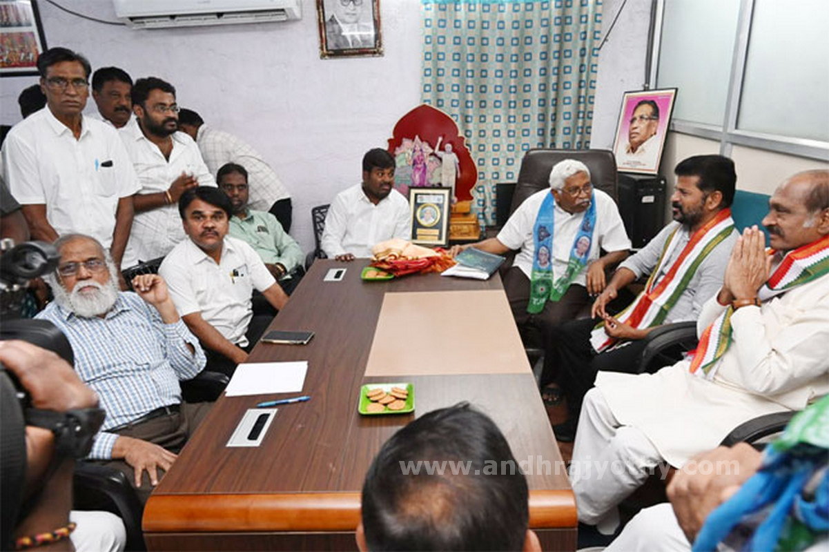 కలిసి పనిచేస్తాం