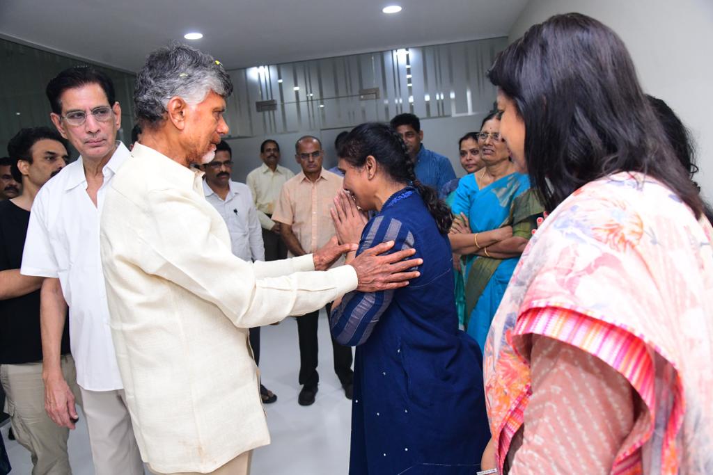 Chandrababu : ఉండవల్లిలోని నివాసానికి చంద్రబాబు చేరుకున్నాక ఉద్విగ్నభరిత వాతావరణం