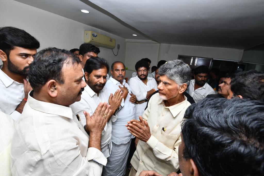 CBN Release : ఉండవల్లి నివాసం వద్ద చంద్రబాబును ఎవరెవరు కలిశారంటే..?