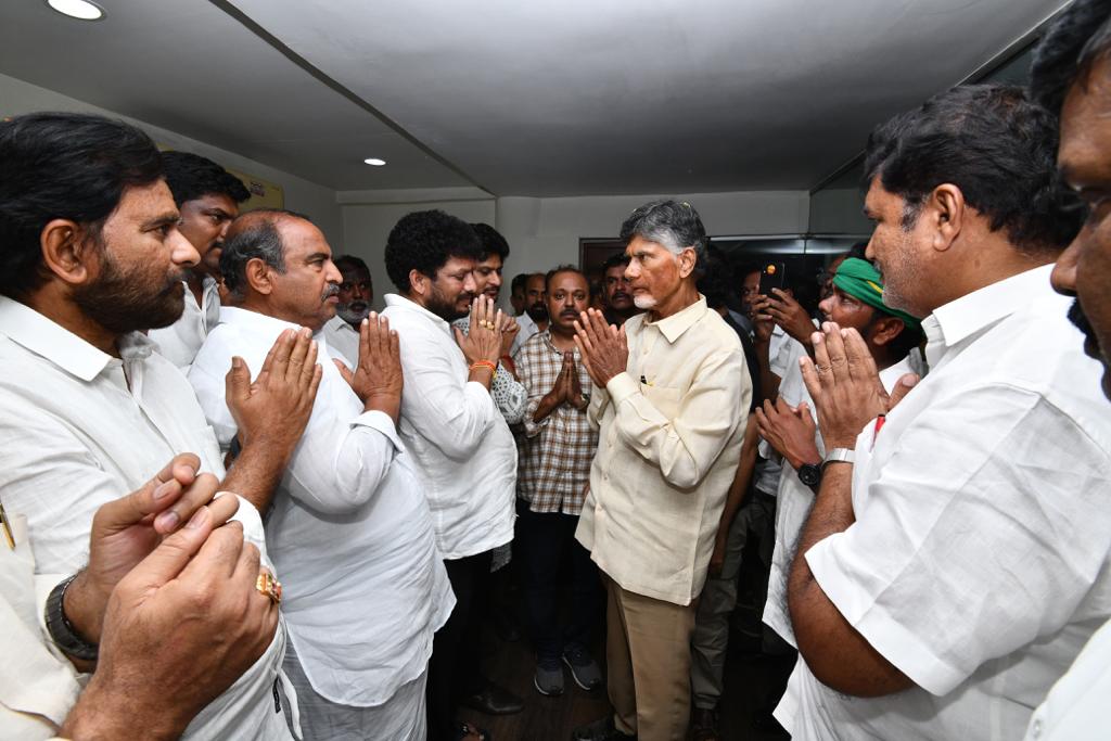 CBN Release : ఉండవల్లి నివాసం వద్ద చంద్రబాబును ఎవరెవరు కలిశారంటే..?