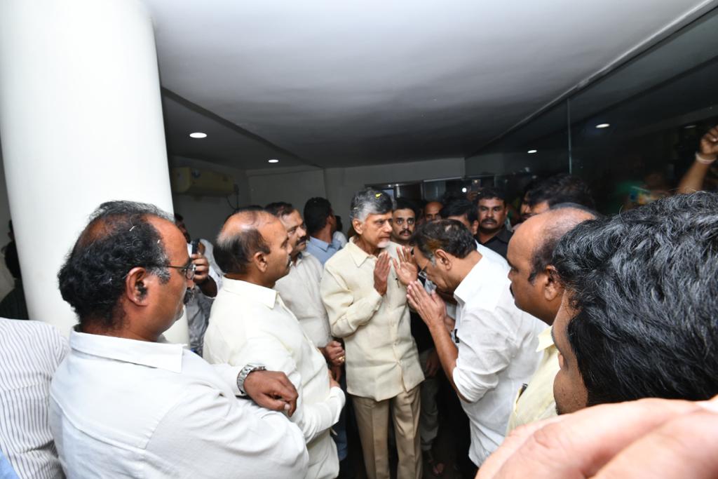 CBN Release : ఉండవల్లి నివాసం వద్ద చంద్రబాబును ఎవరెవరు కలిశారంటే..?