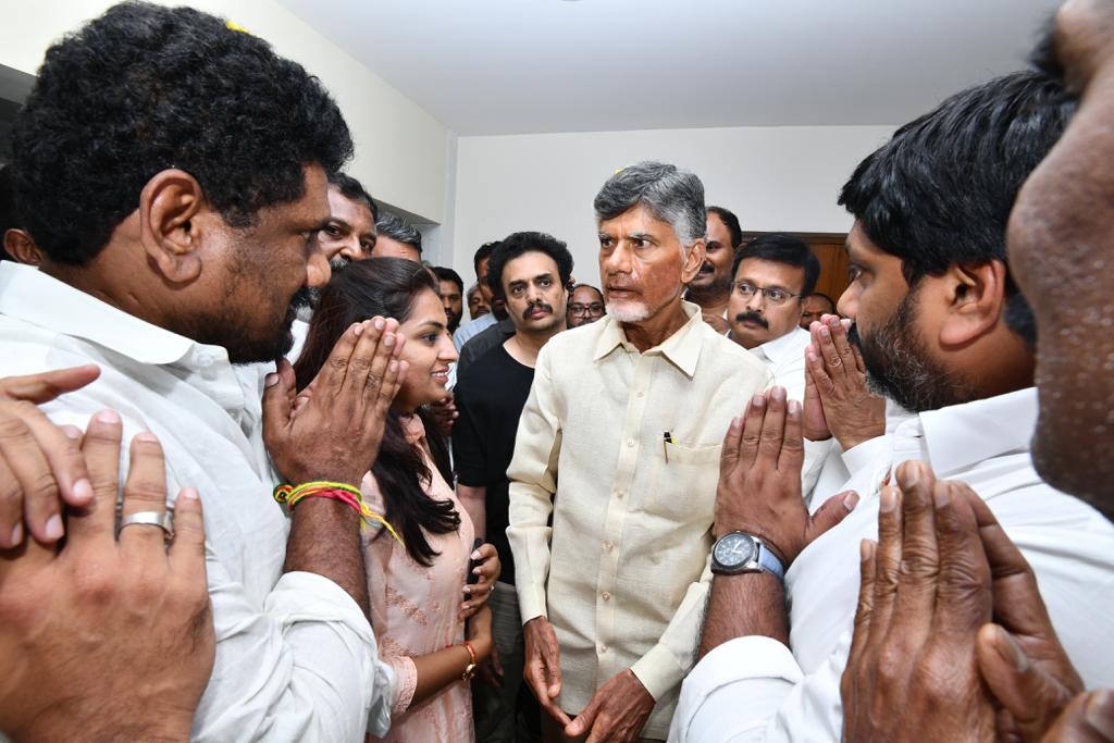 CBN Release : ఉండవల్లి నివాసం వద్ద చంద్రబాబును ఎవరెవరు కలిశారంటే..?