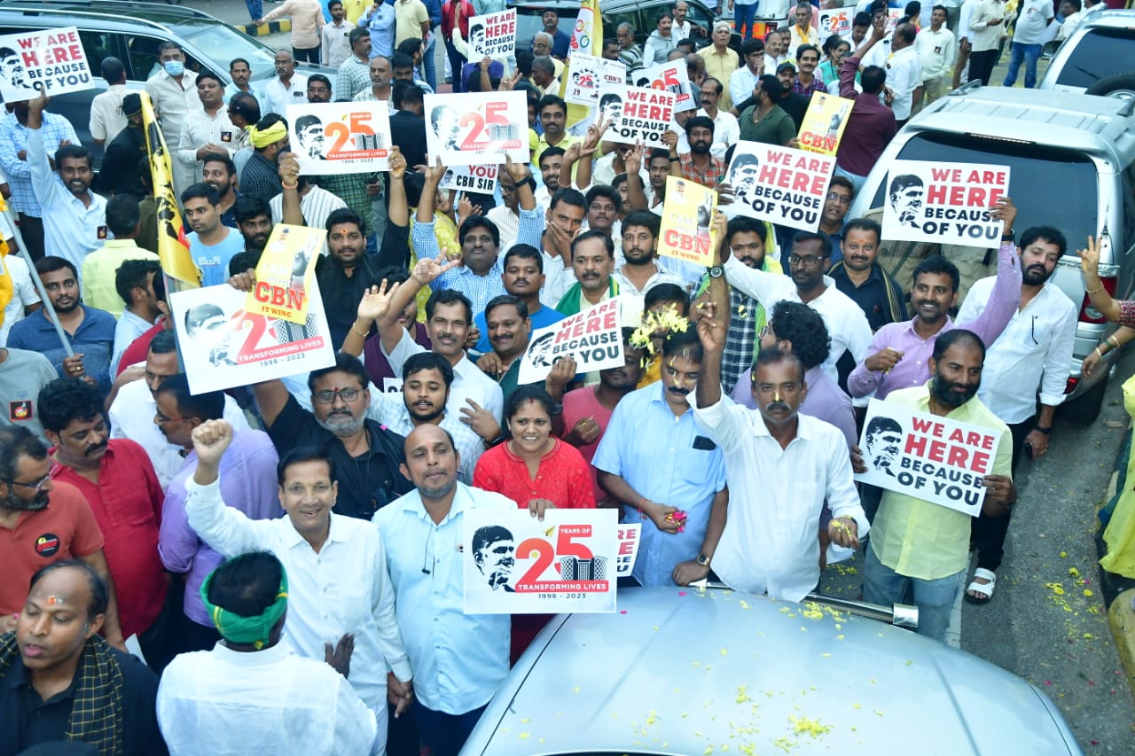 చంద్రబాబు నాయుడిని చూసేందుకు బేగంపేటకు తరలివచ్చిన టీడీపీ నాయకులు, కార్యకర్తలు అభిమానులు