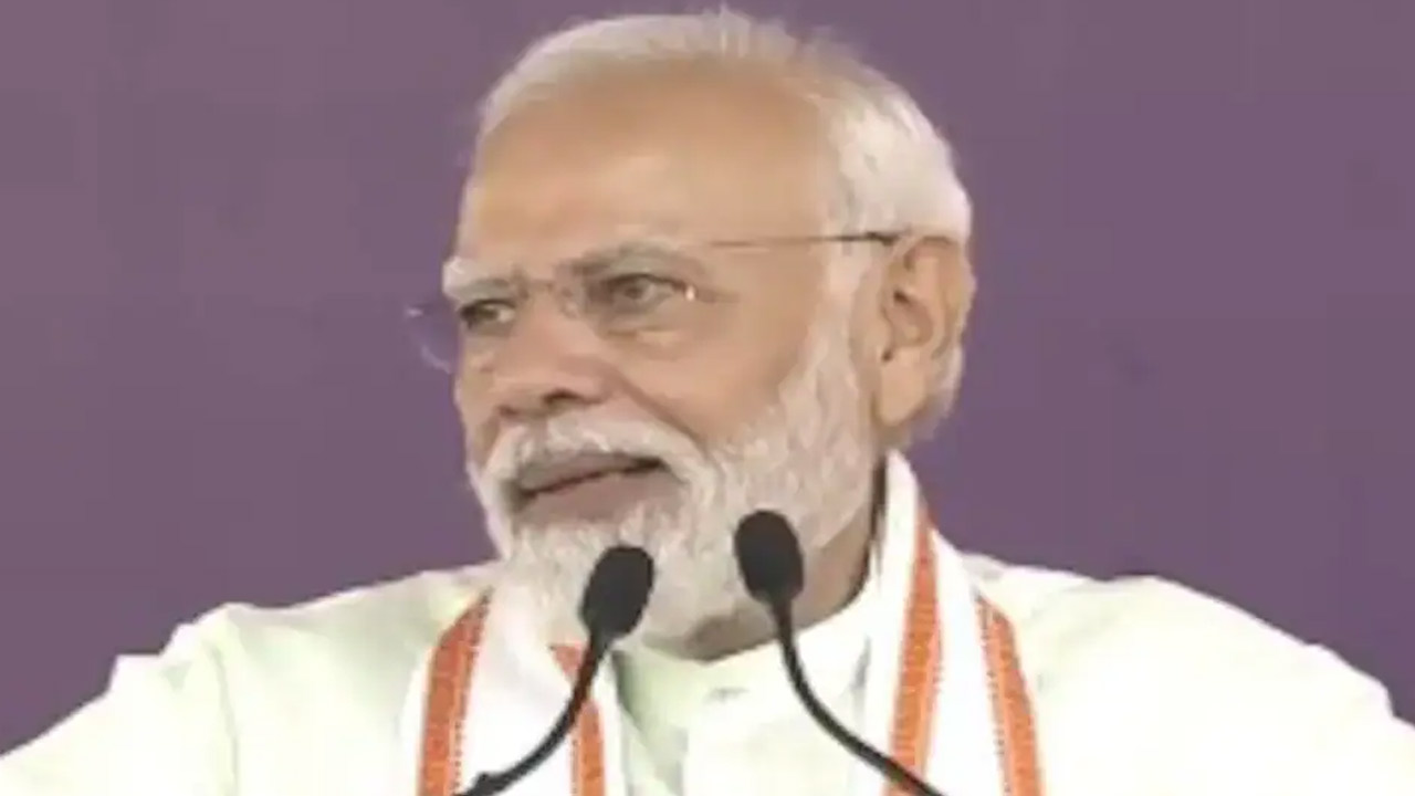 PM Modi: స్థిరమైన ప్రభుత్వంతోనే దేశంలో శీఘ్ర అభివృద్ధి: మోదీ