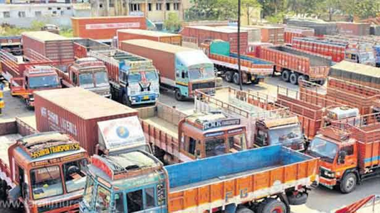 Lorries: 9న రాష్ట్రవ్యాప్తంగా లారీల సమ్మె 