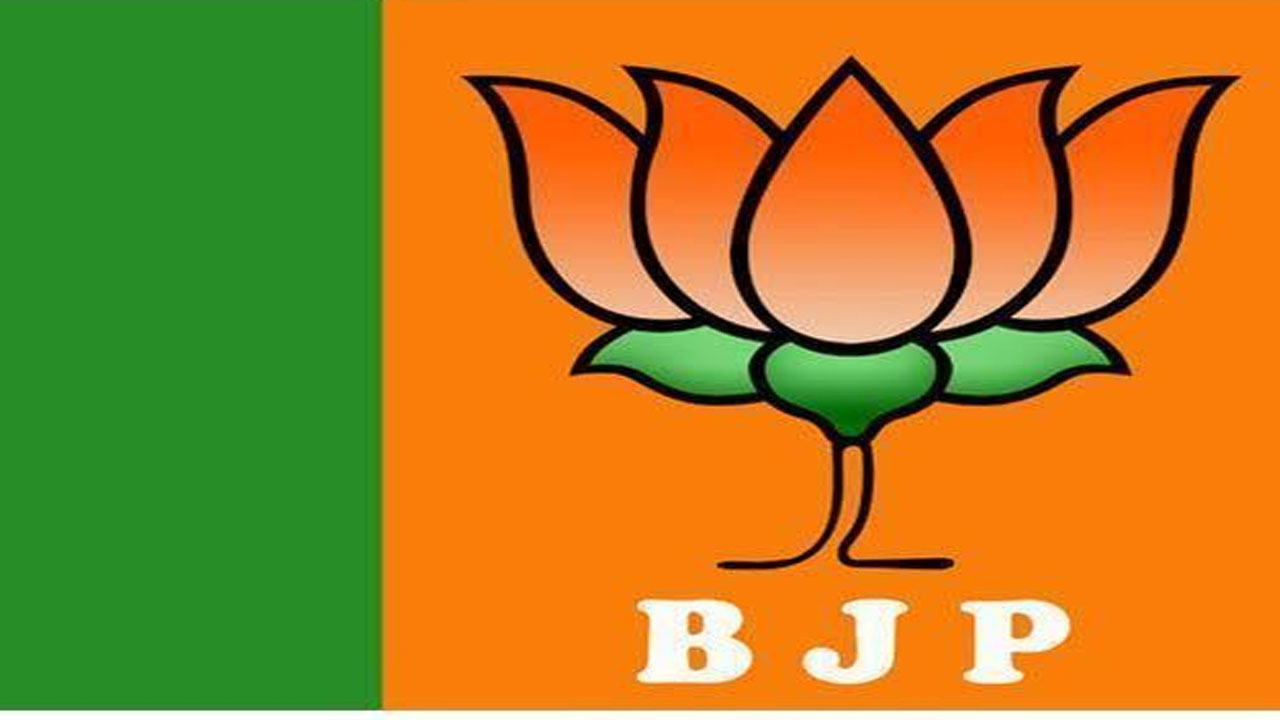 BJP: బీజేపీ రాష్ట్ర చీఫ్‌ సంచలన కామెంట్స్.. ఉచిత చీరల కొనుగోలులో రూ.88 కోట్ల అవినీతి