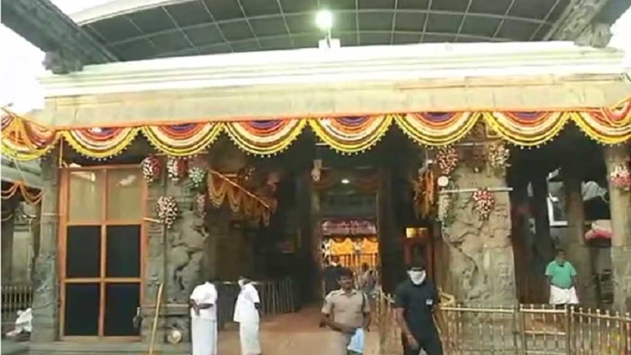 Tirupati: తిరుమలలో తెరుచుకున్న శ్రీవారి ఆలయం తలుపులు