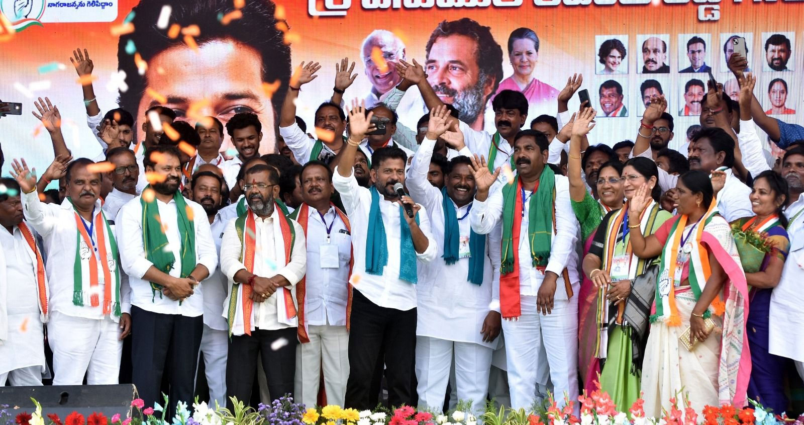 Revanth Reddy : కాంగ్రెస్ అధికారంలోకి వస్తే కల్వకుంట్ల కుటుంబం ట్రాన్స్‌ఫార్మర్లు పేలపోతాయ్!