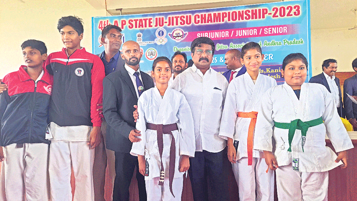 కనిగిరిప్రాంత విద్యార్థులు అన్నిరంగాల్లో రాణించాలి