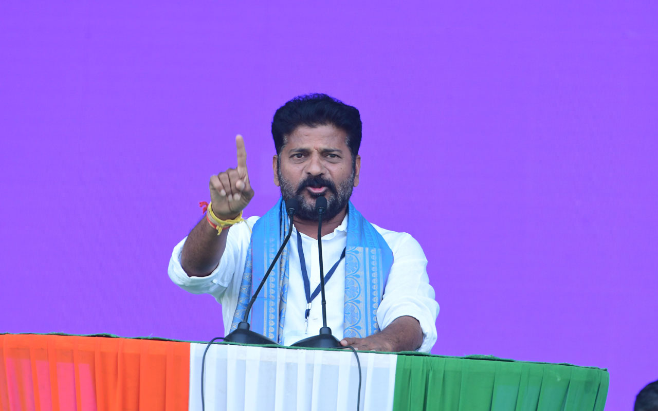Revanth Reddy : సీఎం కేసీఆర్‌ పెద్ద కొడుకు కాదు.. దొంగ కొడుకు | Revanth ...