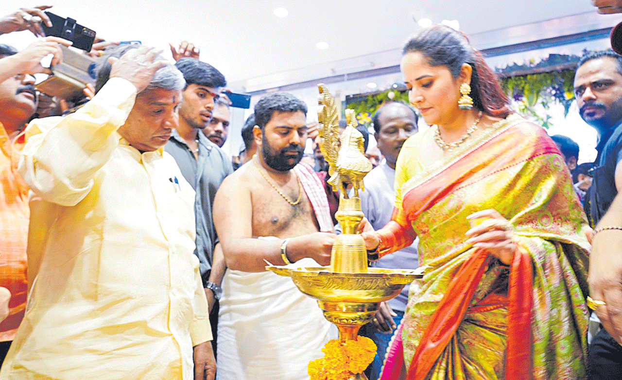 షాద్‌నగర్‌లో సీఎంఆర్‌ షాపింగ్‌ మాల్‌ ప్రారంభం