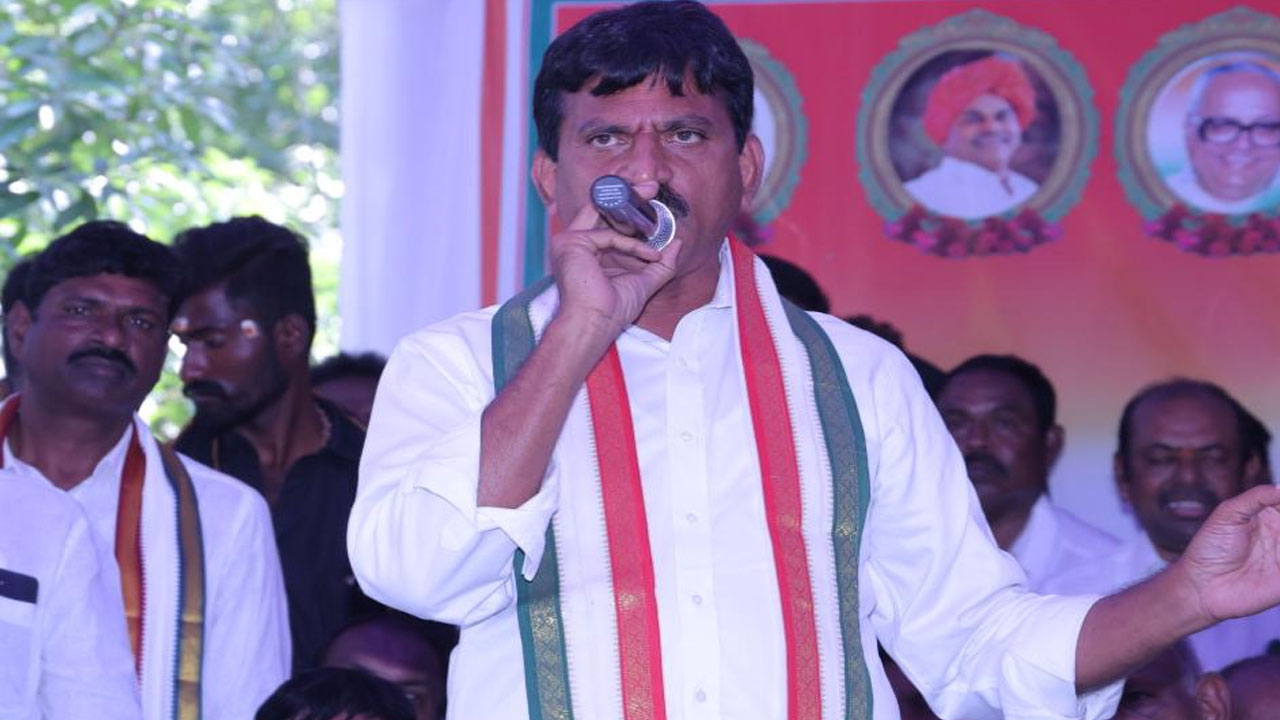 Srinivasa Reddy: నన్ను ఓడించేందుకు కేసీఆర్ మూడు వందల కోట్లు పంపించారు