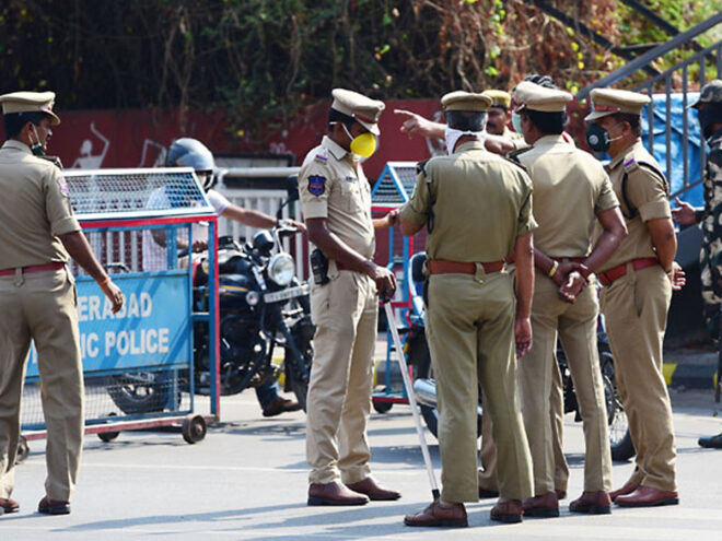 TS Police Raids: రాజేంద్రనగర్‌లో లాడ్జీలపై పోలీసుల దాడులు