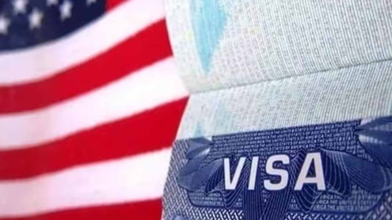 US Visa: భారతీయ విద్యార్థులకు రికార్డు స్థాయిలో వీసాలు జారీ చేసిన అమెరికా.. ఎన్నంటే?