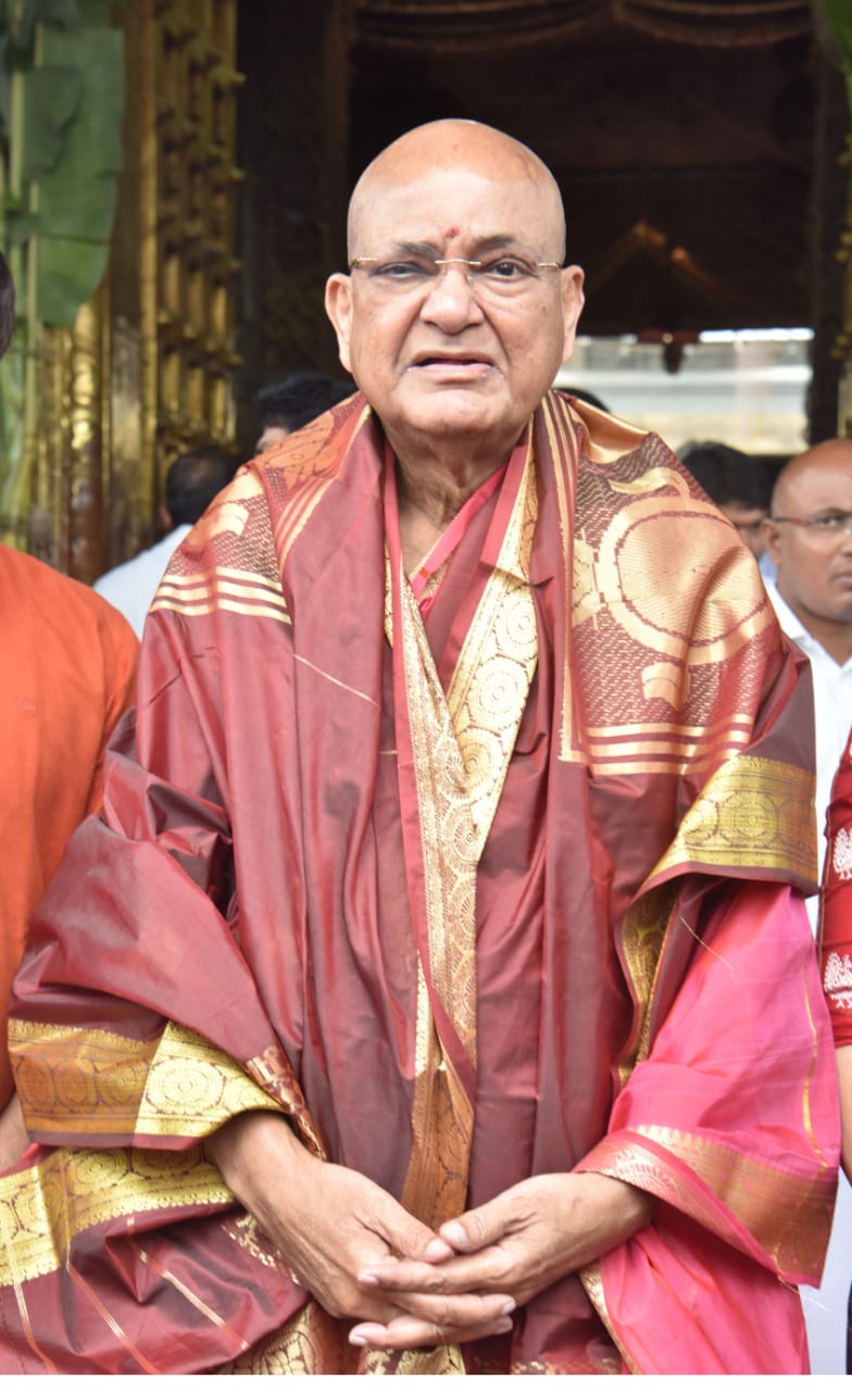 తిరుమల శ్రీవారిని దర్శించుకున్న మాజీ ఉపరాష్ట్రపతి వెంకయ్యనాయుడు  