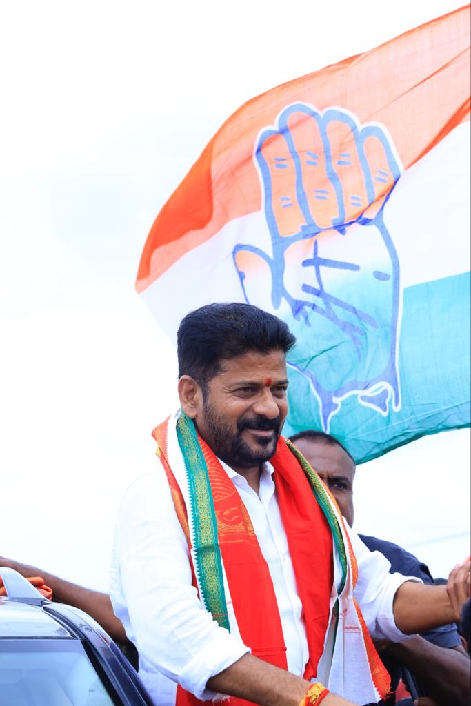 Revanth Reddy : కొడంగల్‌లో టీపీసీసీ చీఫ్ రేవంత్ రెడ్డి నామినేషన్.. ర్యాలీ దృశ్యాలు