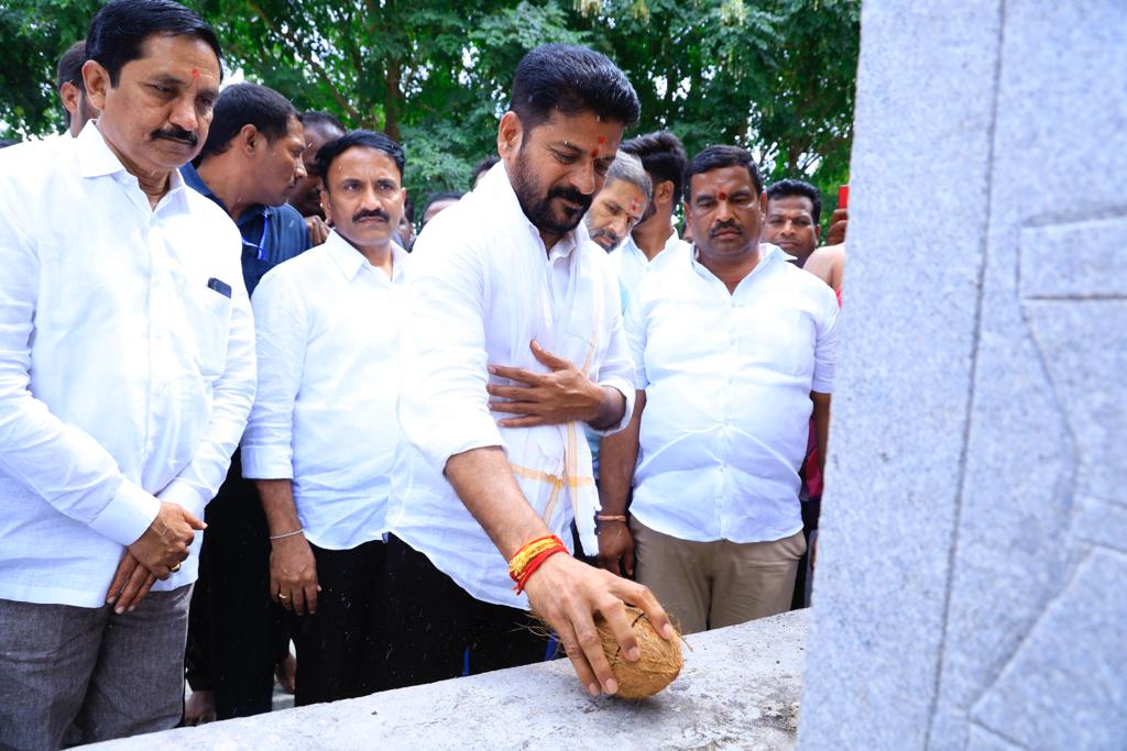 Revanth Reddy : కొడంగల్‌లో టీపీసీసీ చీఫ్ రేవంత్ రెడ్డి నామినేషన్.. ర్యాలీ దృశ్యాలు