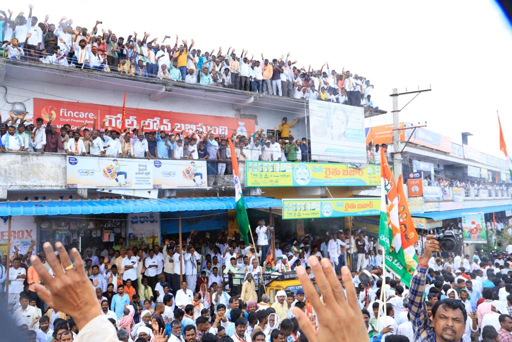 Revanth Reddy : కొడంగల్‌లో టీపీసీసీ చీఫ్ రేవంత్ రెడ్డి నామినేషన్.. ర్యాలీ దృశ్యాలు