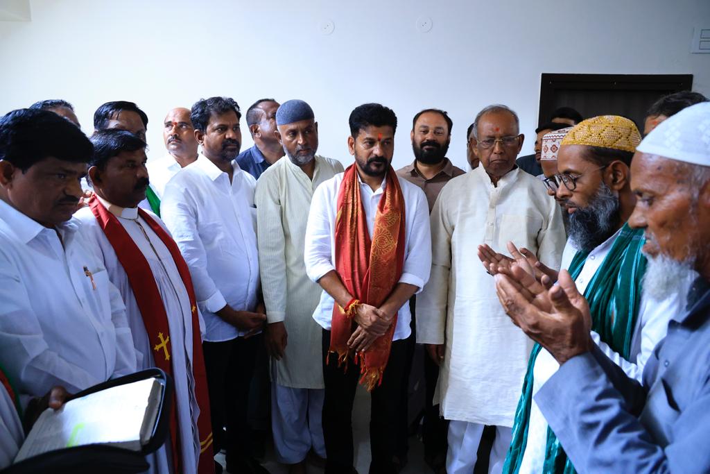 Revanth Reddy : కొడంగల్‌లో టీపీసీసీ చీఫ్ రేవంత్ రెడ్డి నామినేషన్.. ర్యాలీ దృశ్యాలు