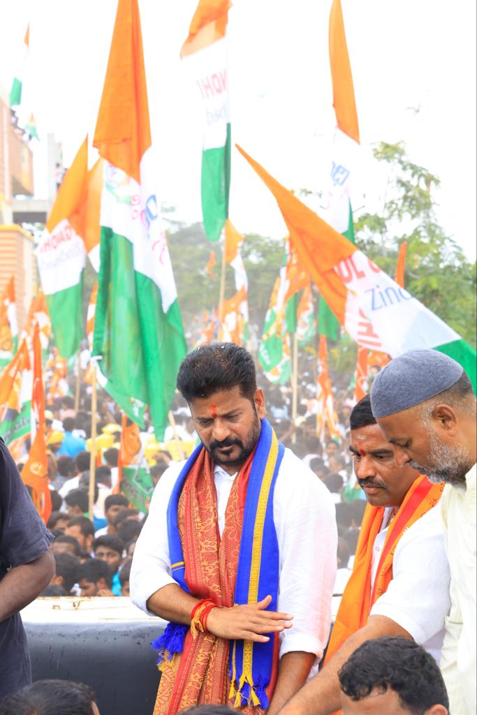 Revanth Reddy : కొడంగల్‌లో టీపీసీసీ చీఫ్ రేవంత్ రెడ్డి నామినేషన్.. ర్యాలీ దృశ్యాలు