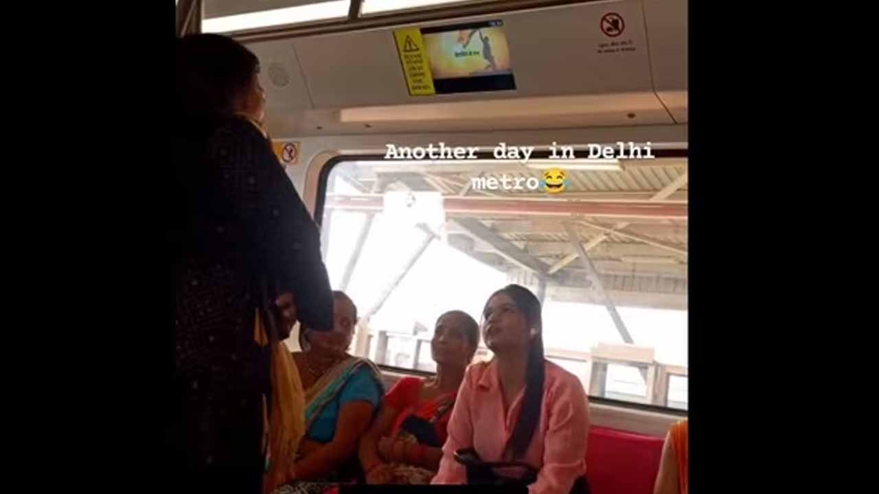 Delhi Metro:మెట్రోలో సీటు కోసం మహిళల గొడవ.. వైరల్ అవుతున్న వీడియో