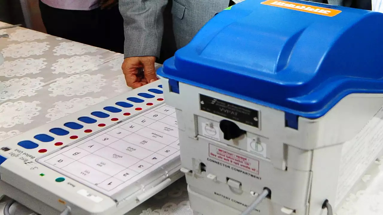 Telangana Elections: వికారాబాద్‌లోని ఈవీఎం డిస్ట్రిబ్యూషన్ సెంటర్ల వద్ద గందరగోళం