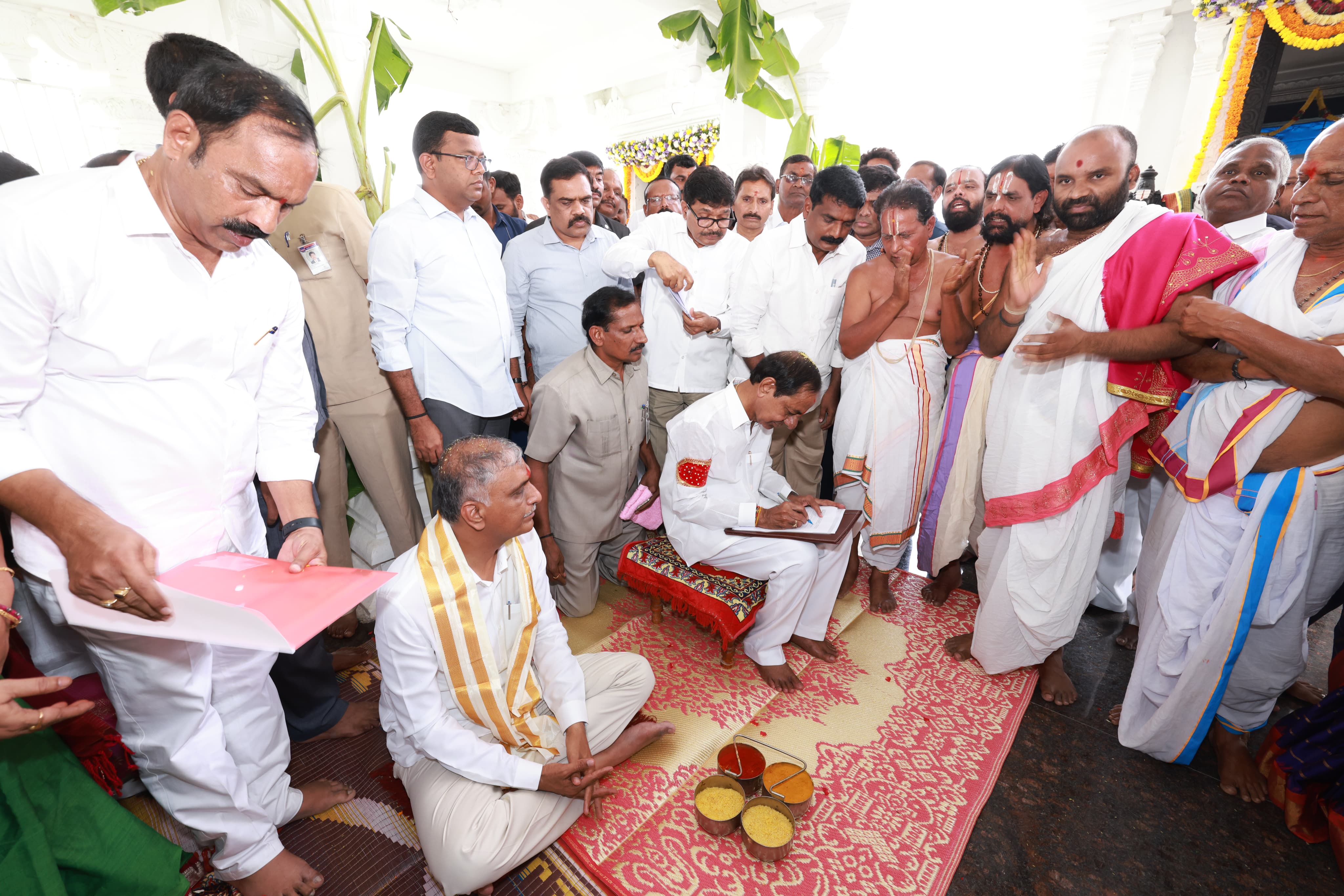 TS Assembly Polls : సిద్దిపేట జిల్లా  కోనాయిపల్లి వెంకటేశ్వర స్వామివారిని దర్శించుకొని, ప్రత్యేక పూజలు చేసిన సీఎం కేసీఆర్