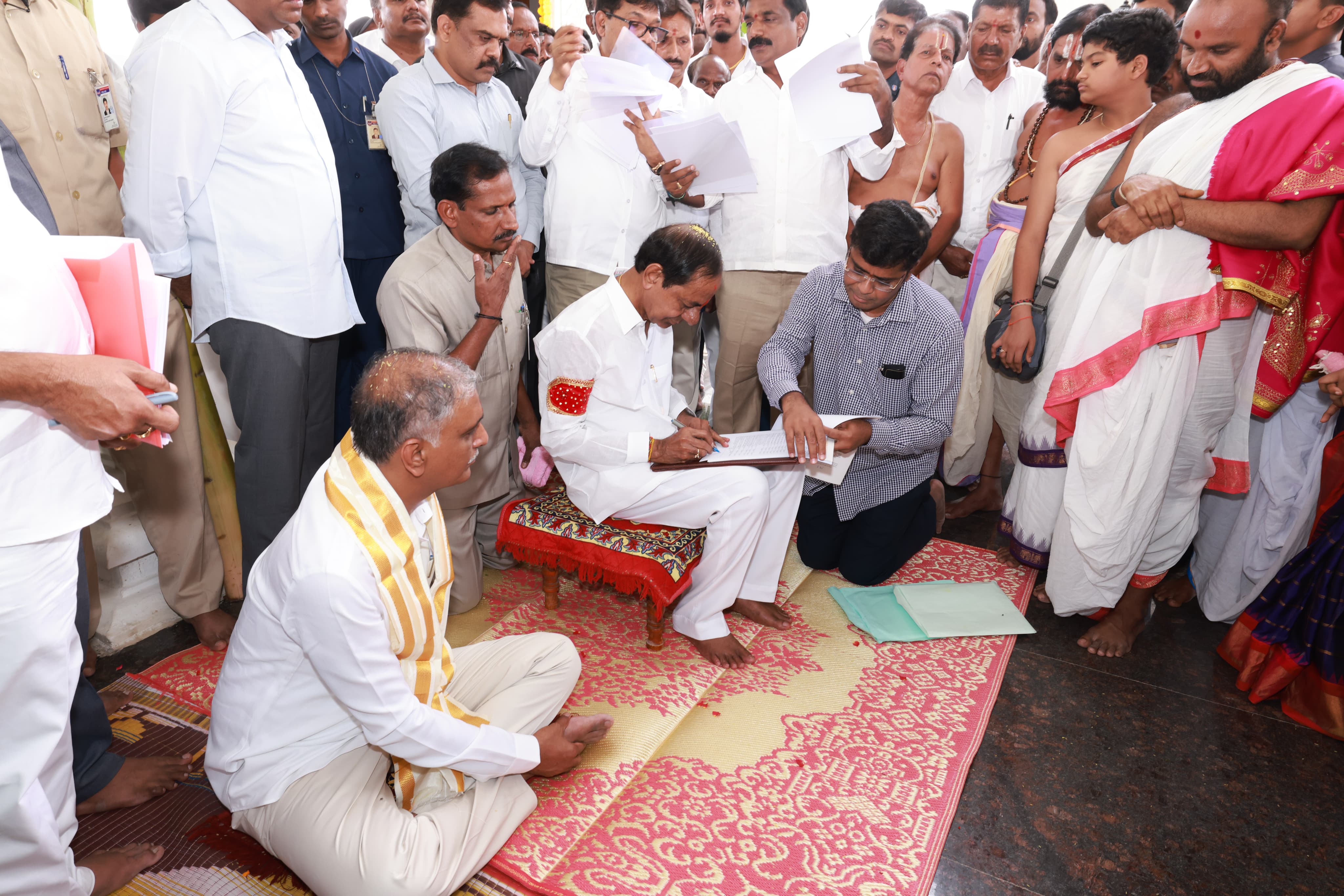 TS Assembly Polls : సిద్దిపేట జిల్లా  కోనాయిపల్లి వెంకటేశ్వర స్వామివారిని దర్శించుకొని, ప్రత్యేక పూజలు చేసిన సీఎం కేసీఆర్