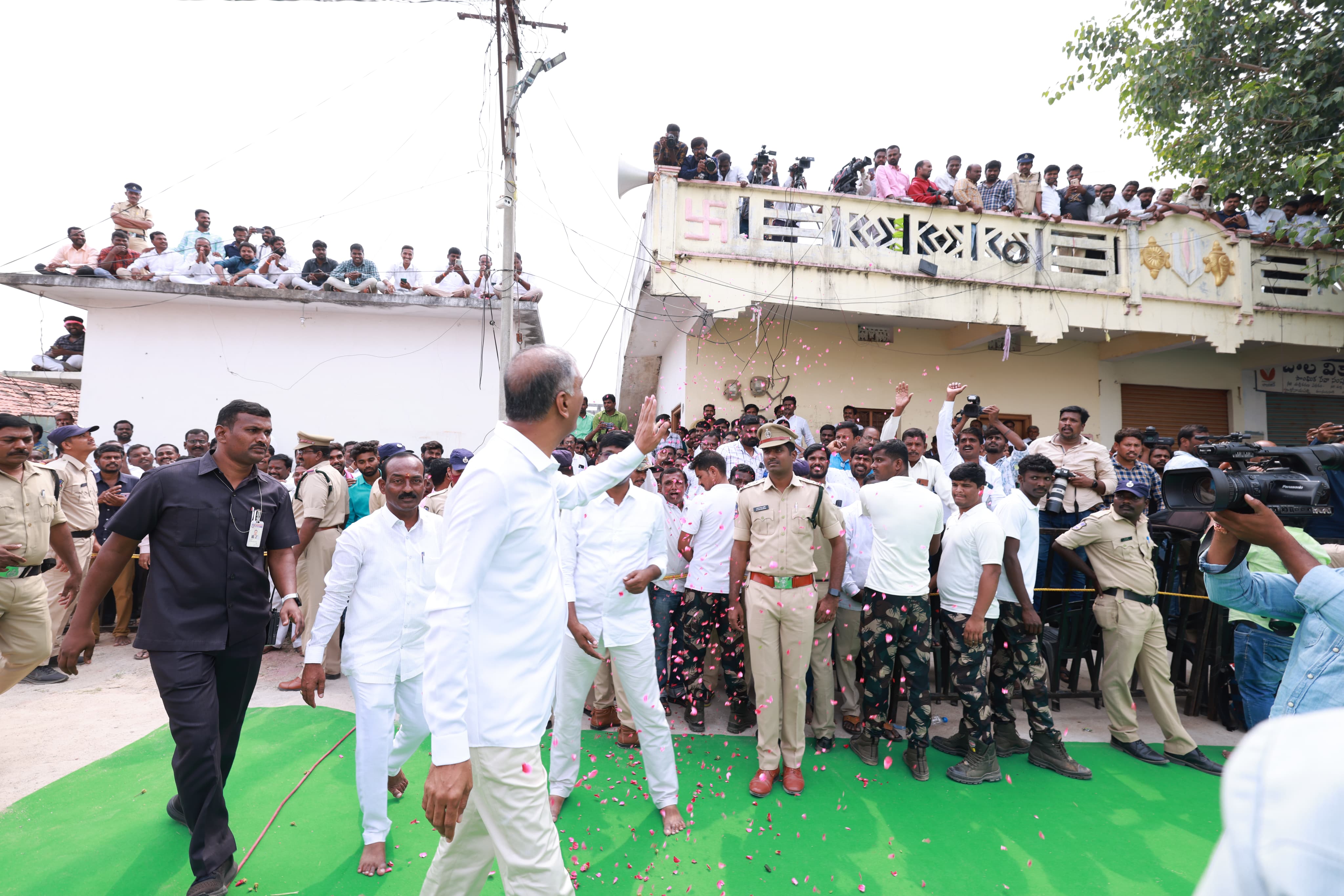 TS Assembly Polls : సిద్దిపేట జిల్లా  కోనాయిపల్లి వెంకటేశ్వర స్వామివారిని దర్శించుకొని, ప్రత్యేక పూజలు చేసిన సీఎం కేసీఆర్