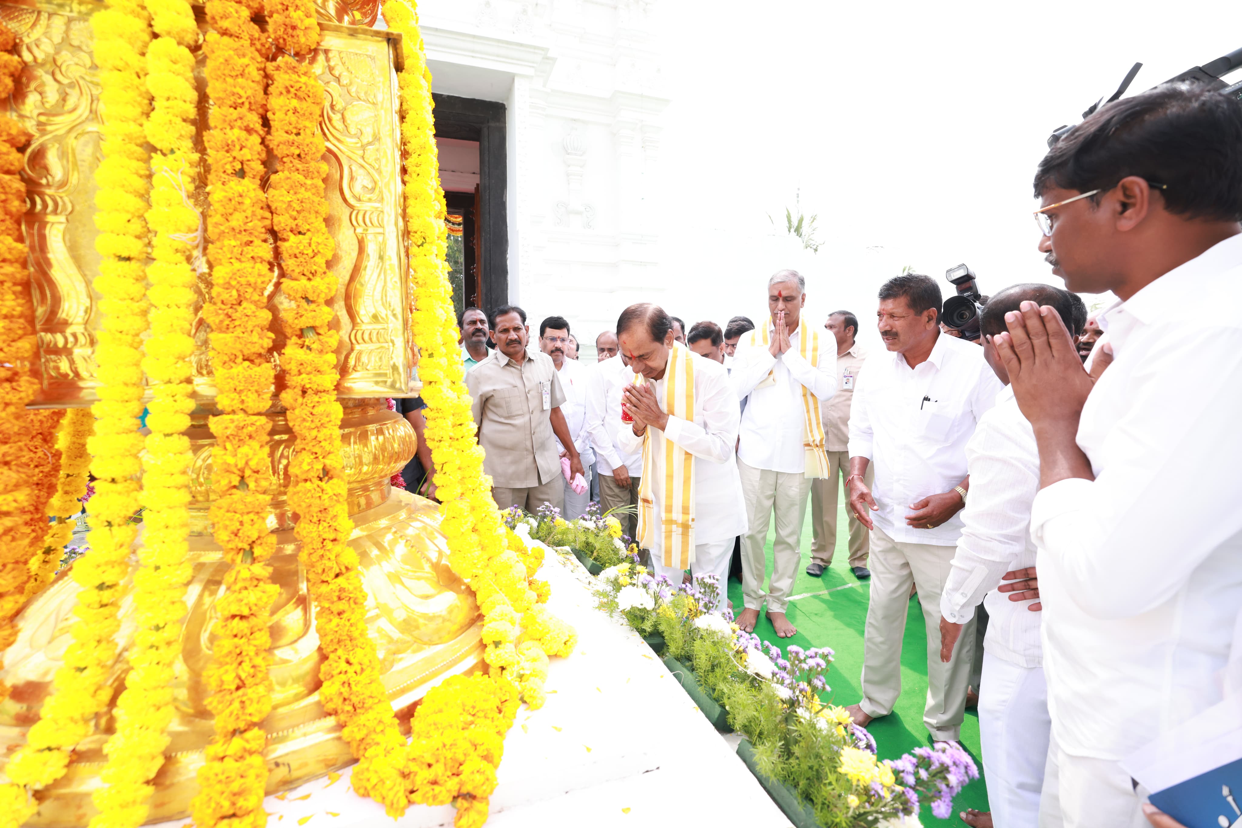 TS Assembly Polls : సిద్దిపేట జిల్లా  కోనాయిపల్లి వెంకటేశ్వర స్వామివారిని దర్శించుకొని, ప్రత్యేక పూజలు చేసిన సీఎం కేసీఆర్