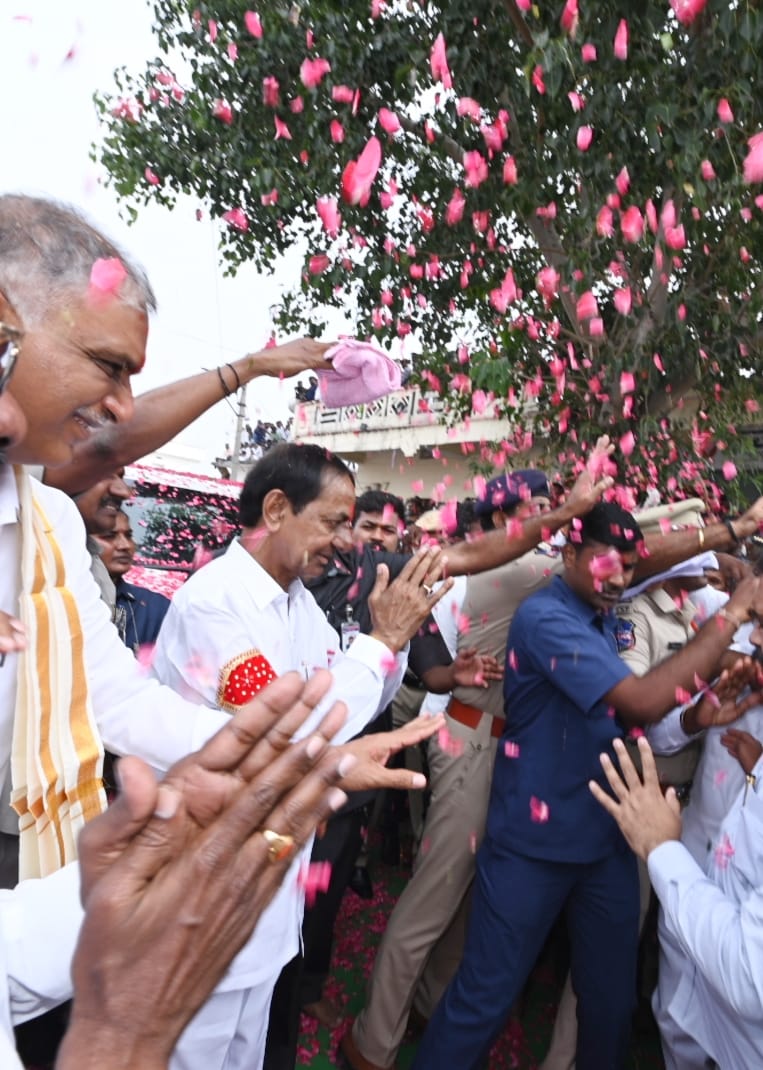 TS Assembly Polls : సిద్దిపేట జిల్లా  కోనాయిపల్లి వెంకటేశ్వర స్వామివారిని దర్శించుకొని, ప్రత్యేక పూజలు చేసిన సీఎం కేసీఆర్