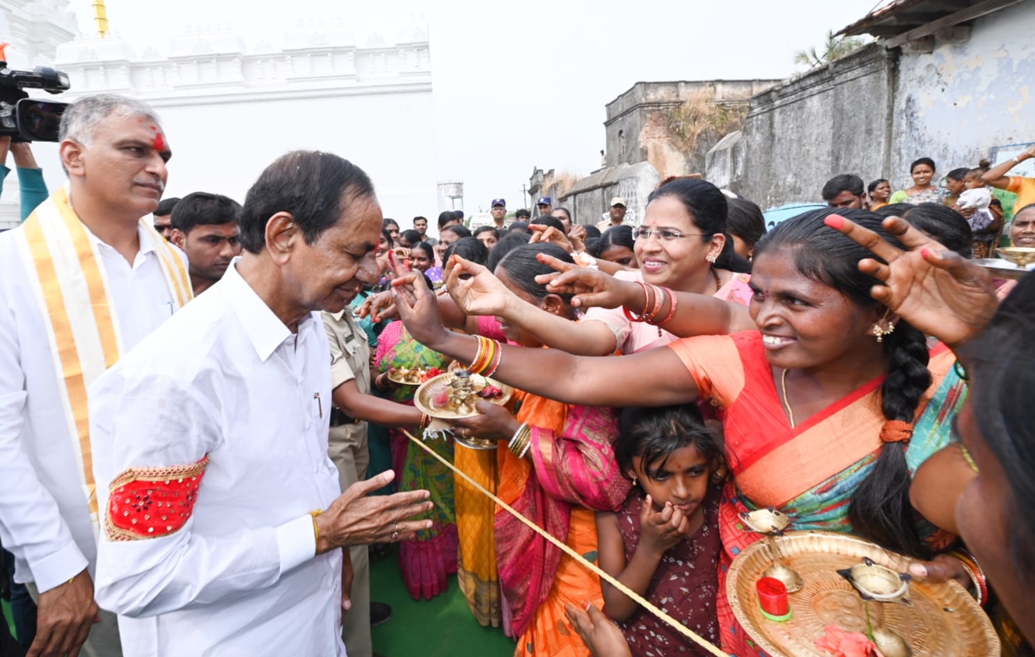 TS Assembly Polls : సిద్దిపేట జిల్లా  కోనాయిపల్లి వెంకటేశ్వర స్వామివారిని దర్శించుకొని, ప్రత్యేక పూజలు చేసిన సీఎం కేసీఆర్