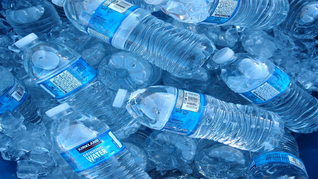 Plastic bottle: ప్లాస్టిక్‌ బాటిల్‌ తిరిగి ఇస్తే రూ.10 ఇస్తాం...