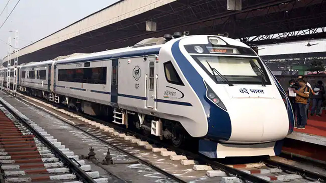 Vande Bharat train: రెండు రాజధానుల మధ్య ‘వందేభారత్‌’ రైలు