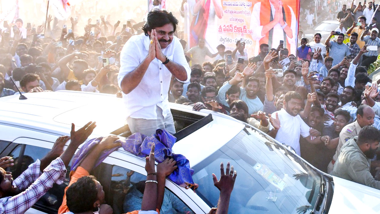 Telangana Elestions: హన్మకొండలో బీజేపీ విజయ సంకల్ప సభకు హాజరైన జనసేన అధినేత పవన్ కళ్యాణ్