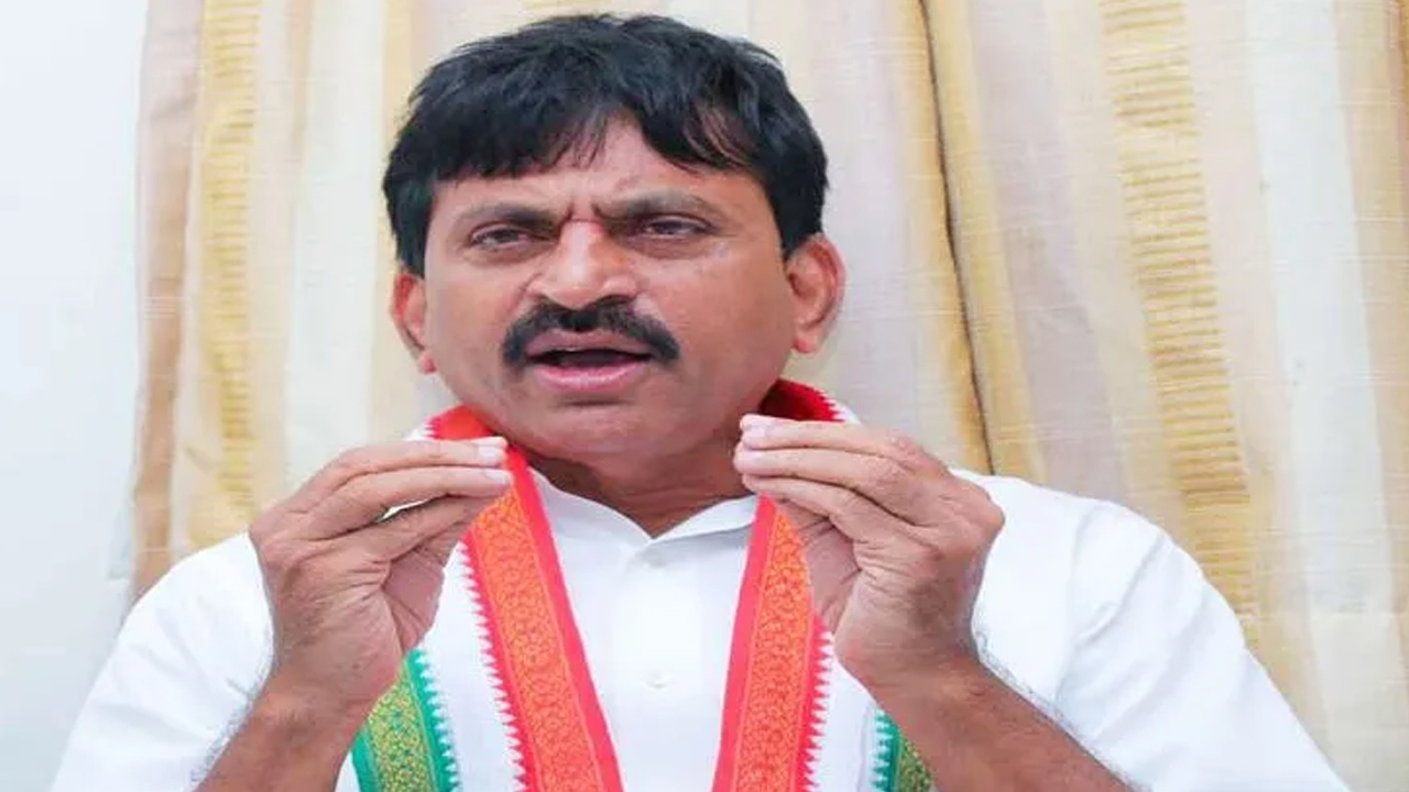 Ponguleti Srinivas: బీఆర్‌ఎస్ సహకారంతో నాపై కేంద్ర సంస్థల దాడులు జరగబోతున్నాయ్..