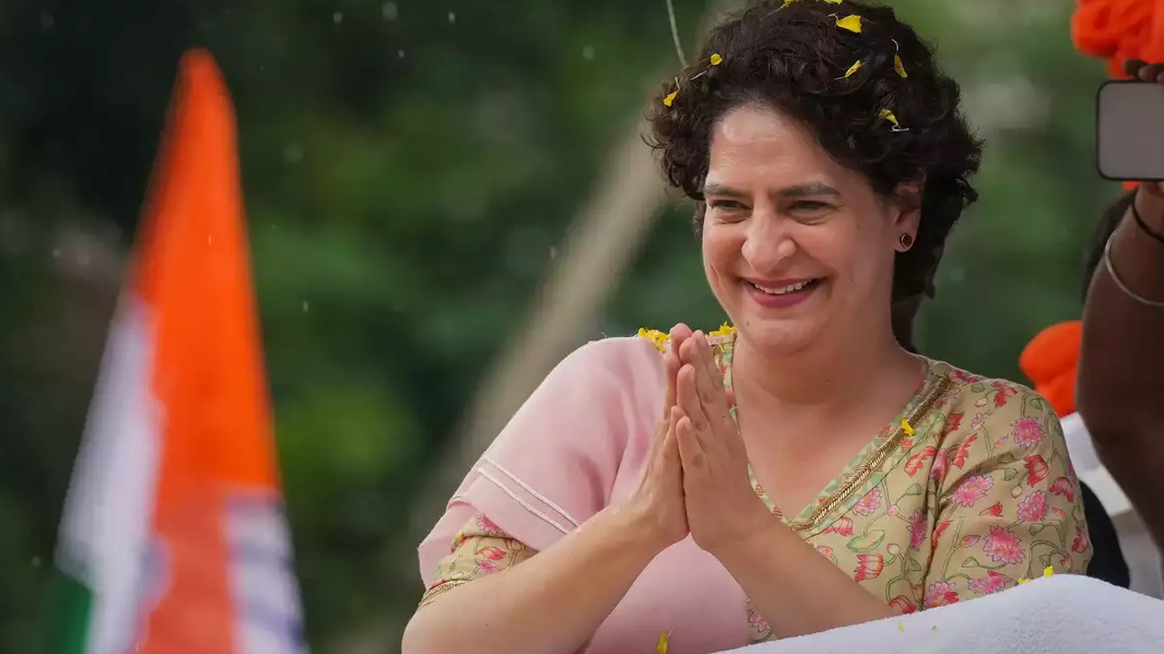 Priyanka Gandhi: పాలేరులో ప్రియాంక గాంధీ రోడ్‌ షోలో జన జాతర