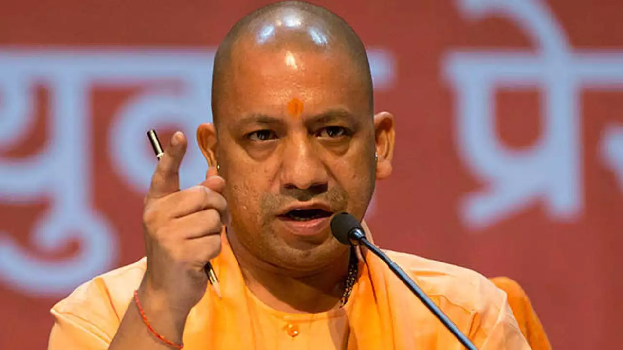 Yogi Adityanath: కాగజ్‌నగర్ సభలో యోగి ఆదిత్యనాథ్ సంచలన వ్యాఖ్యలు.. కేసీఆర్‌ను ఏమన్నారంటే?...