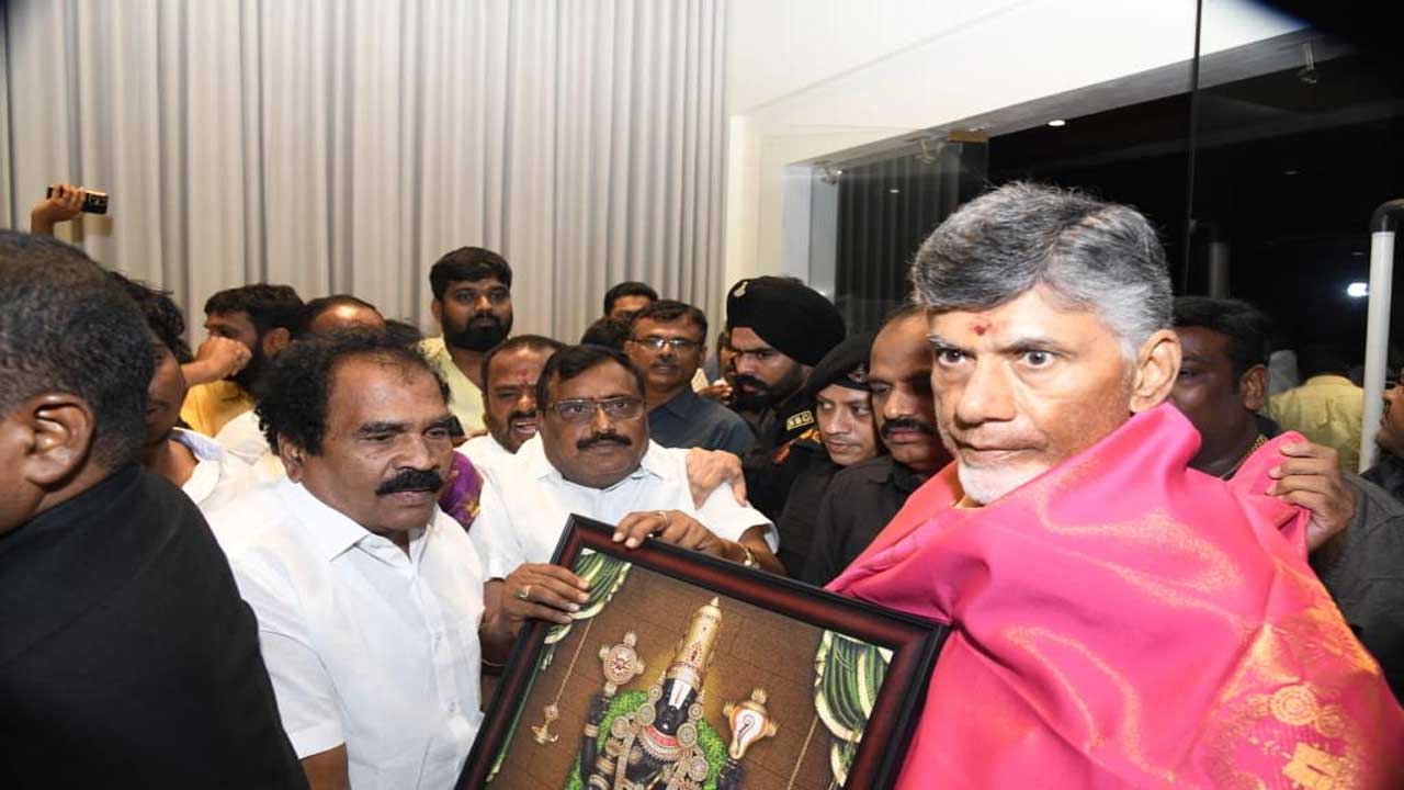 చంద్రబాబుపై పెల్లుబికిన అభిమానం