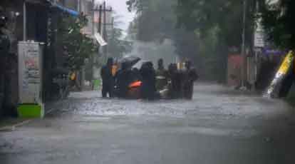 Rains: తమిళనాడు - ఆంధ్రప్రదేశ్‌ మధ్య నిలిచిపోయిన రాకపోకలు.. ప్రయాణికుల అవస్థలు