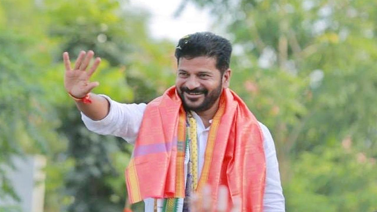 Revanth Reddy: రేవంత్‌ ఇంటి వద్ద సంబరాలు... మోగుతున్న టపాసుల మోత