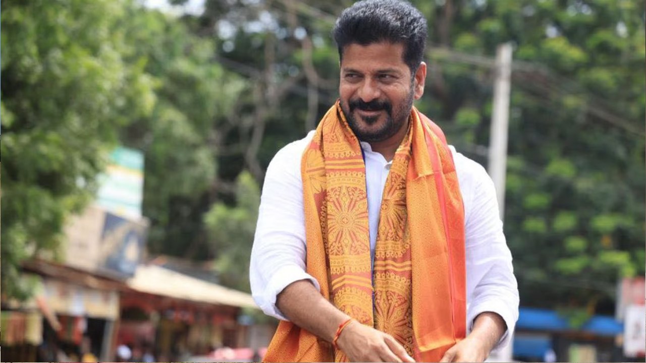 Revanth Reddy: గాంధీభవన్‌కు రేవంత్‌రెడ్డి