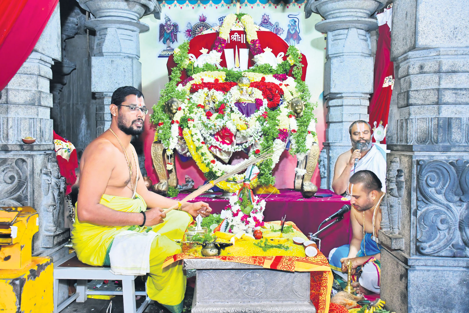  యాదగిరిక్షేత్రంలో యాత్రాజనుల సందడి